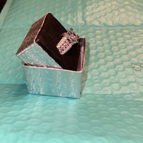 New Simulated Sterling Silver Fashion Ring - Picture 3 of 8